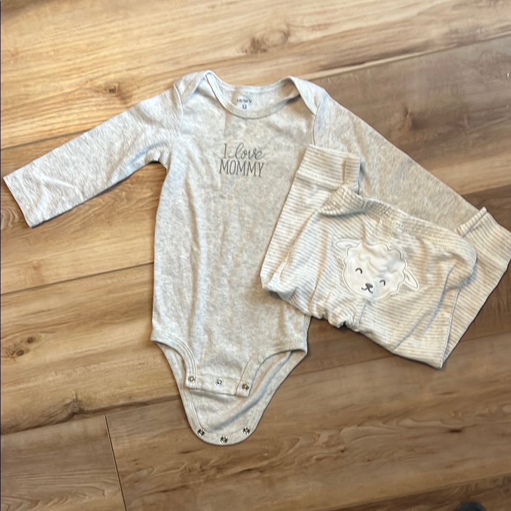 Carter’s Size 12 Months I love Mommy Gray Baby Two Piece set with sheep on butt